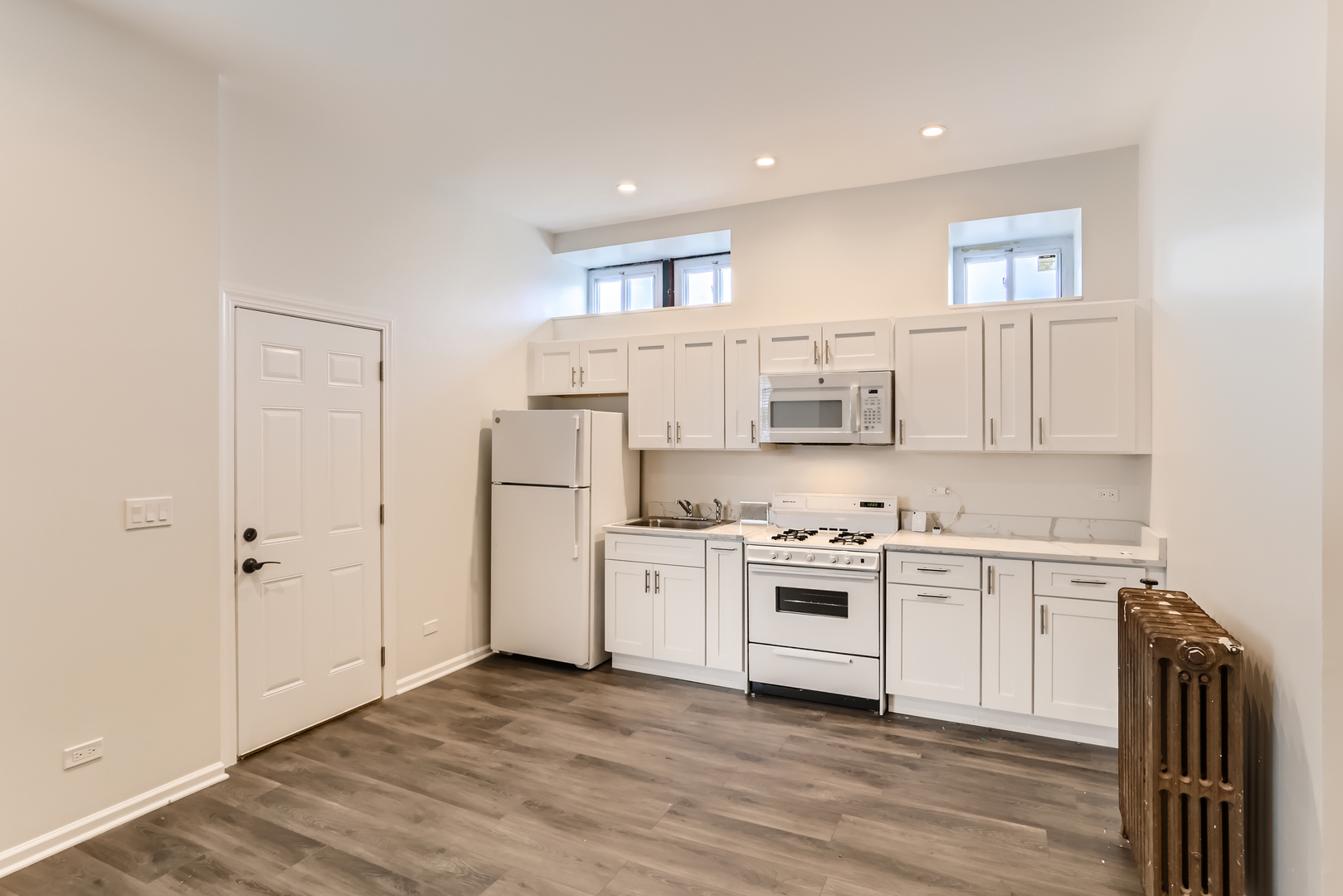 226 E Illinois Street #6, Lemont, IL 60439