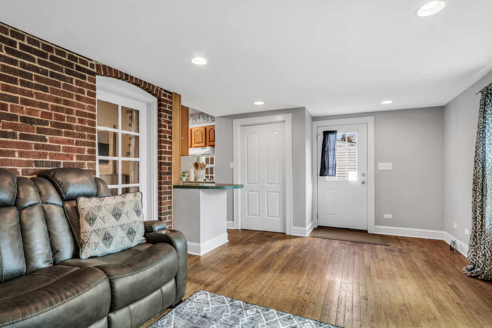 5332 N Latrobe Avenue, Chicago, IL 60630