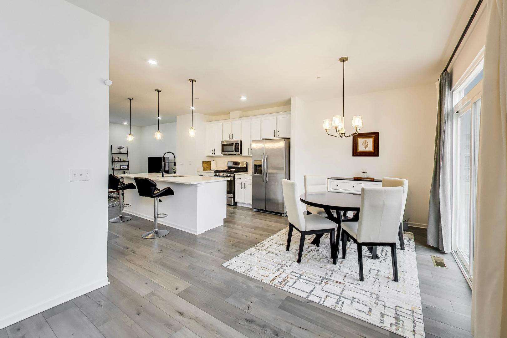 1541 Cooper Street, Des Plaines, IL 60018