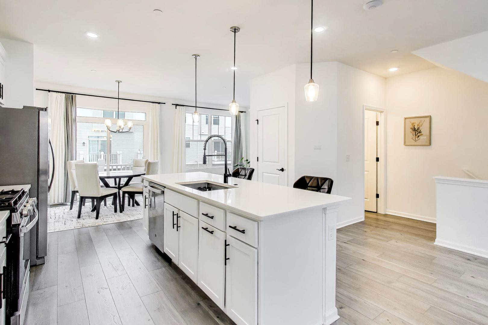 1541 Cooper Street, Des Plaines, IL 60018