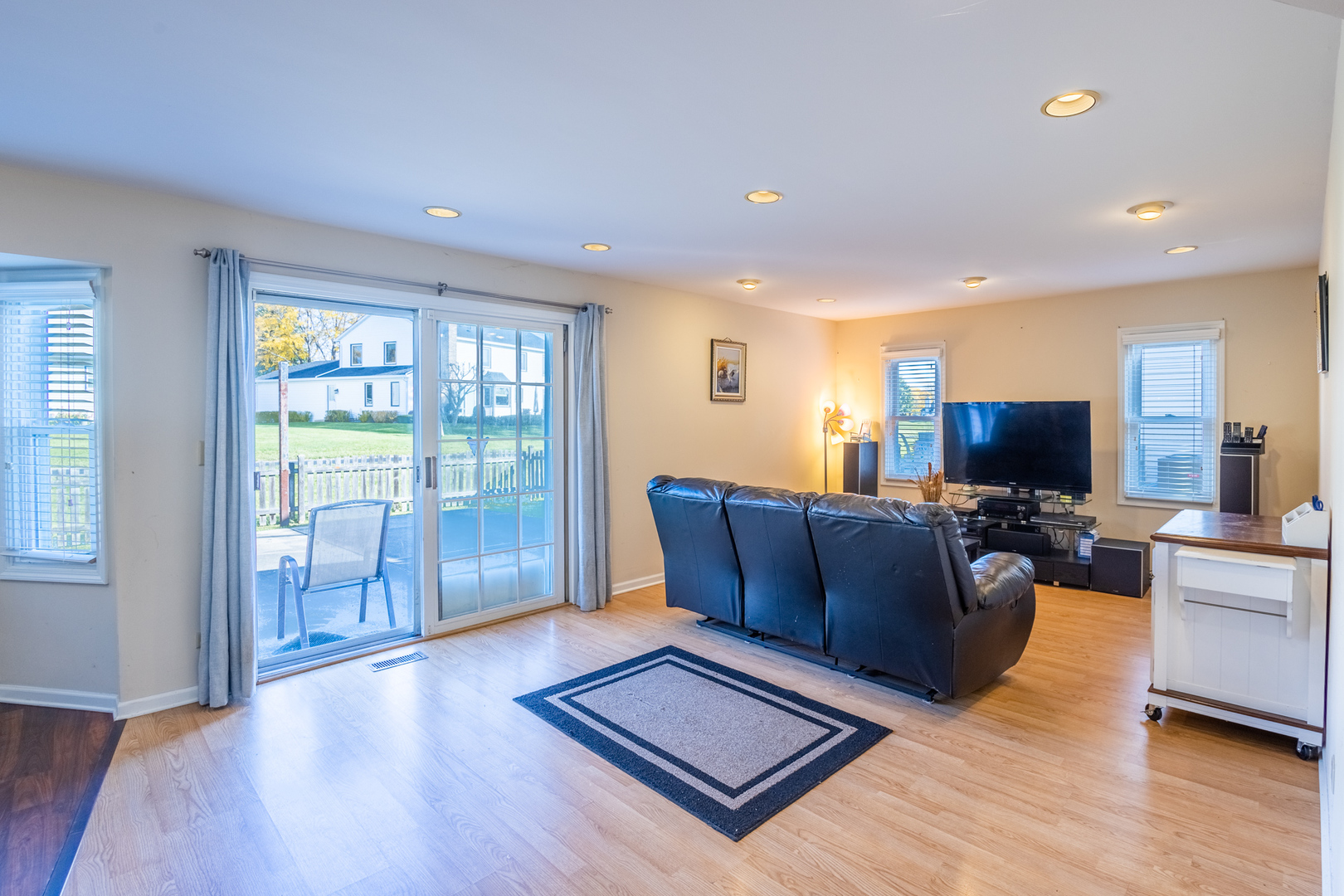 331 E Fox Hill Drive, Buffalo Grove, IL 60089