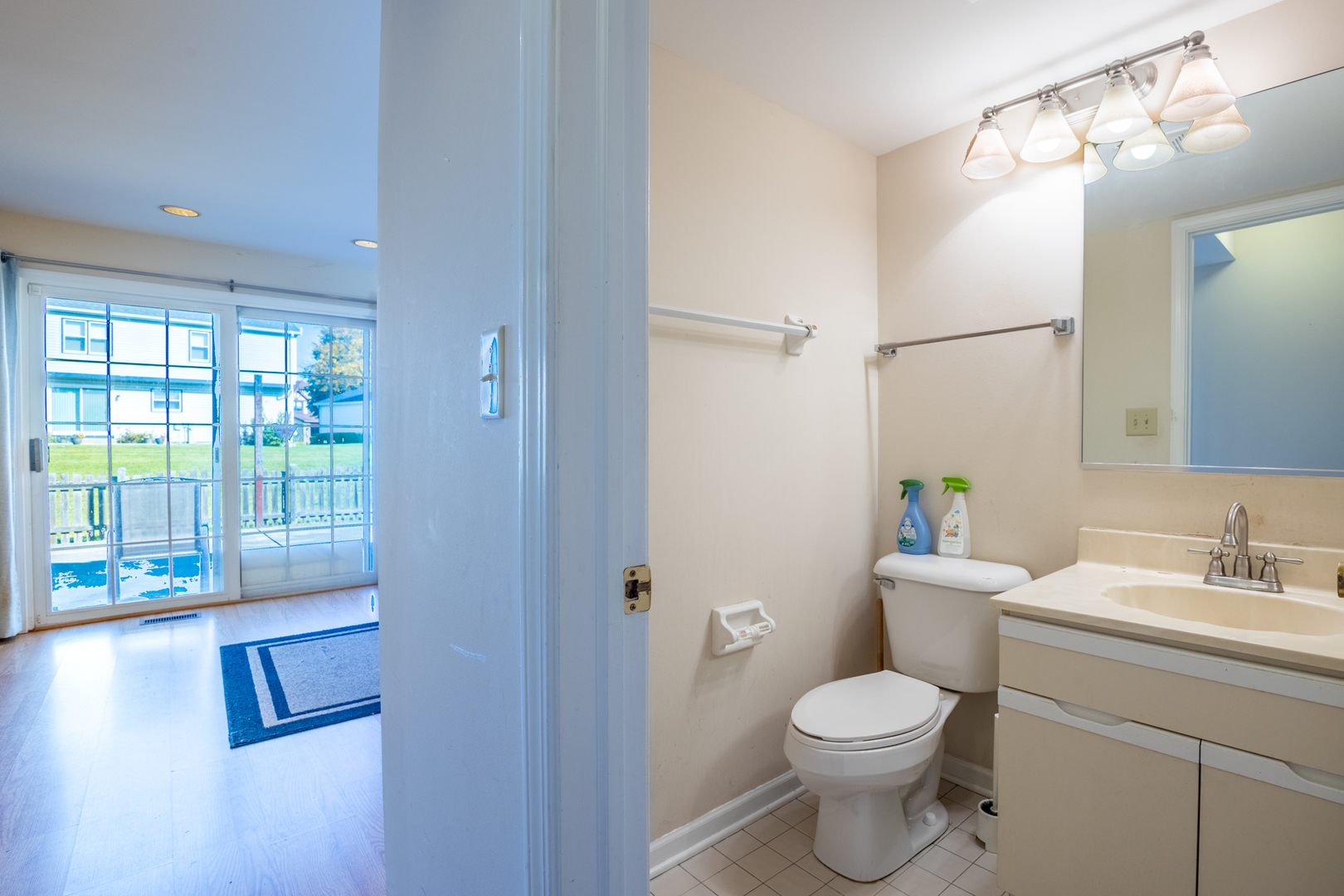 331 E Fox Hill Drive, Buffalo Grove, IL 60089