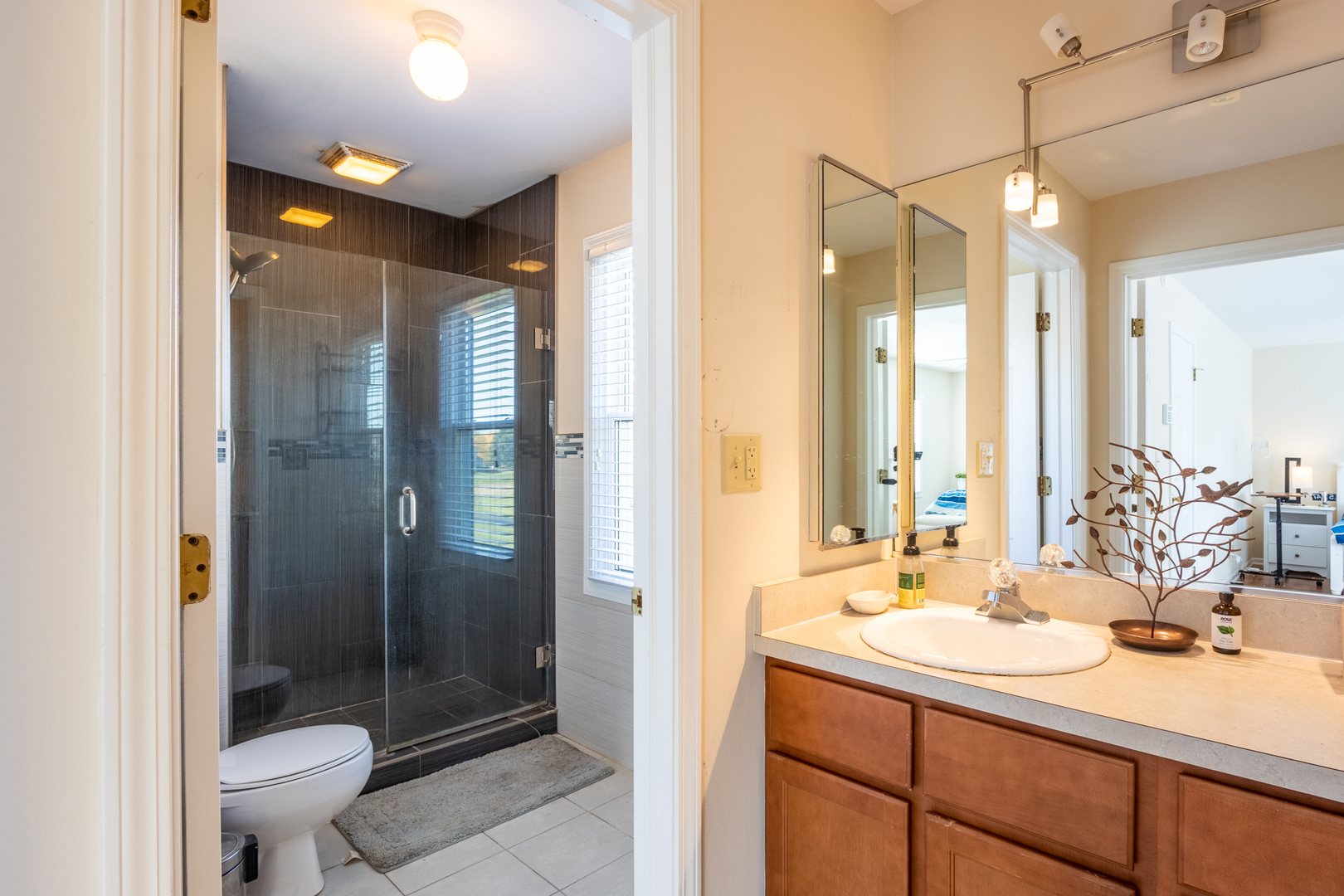 331 E Fox Hill Drive, Buffalo Grove, IL 60089