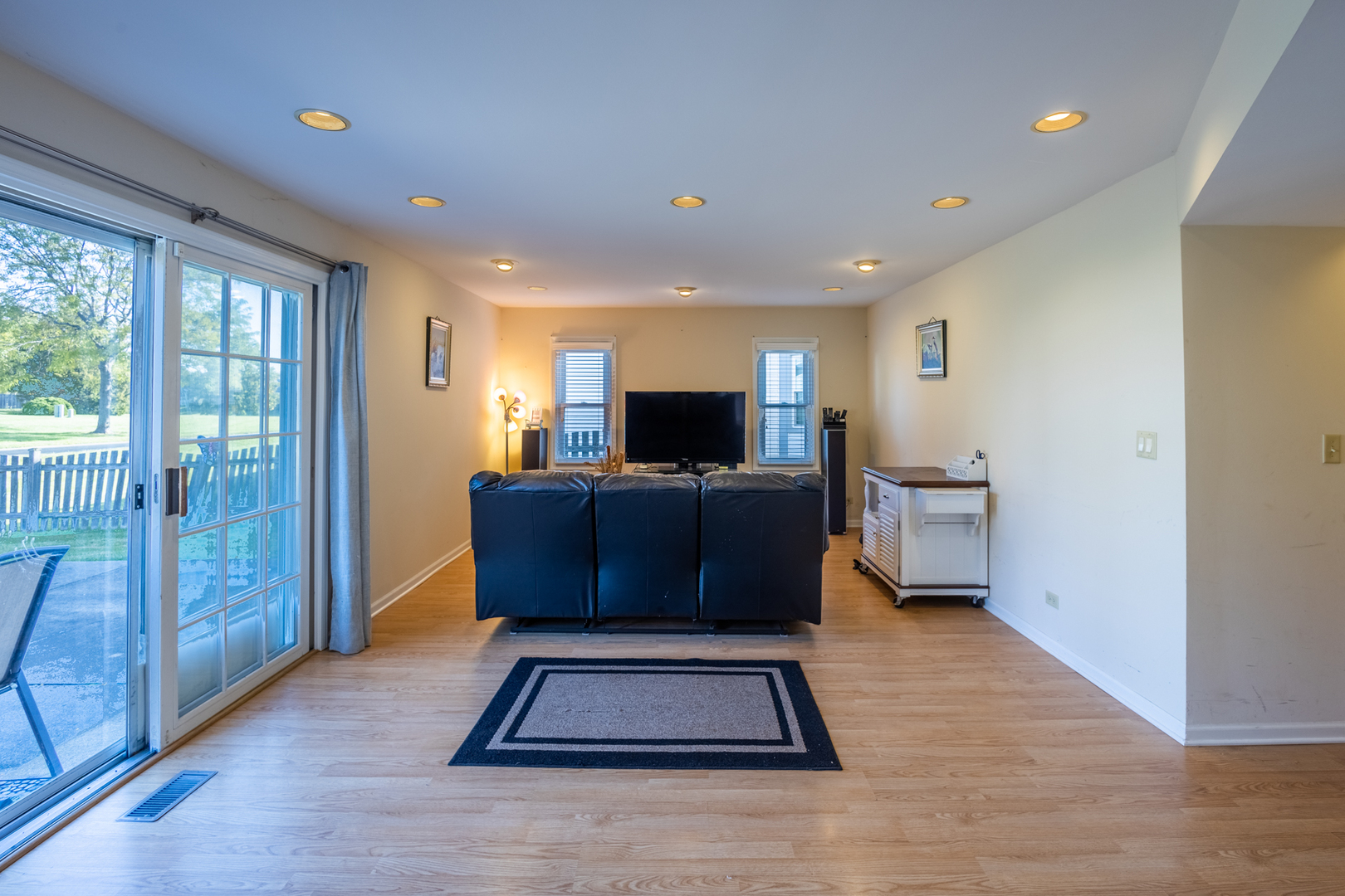 331 E Fox Hill Drive, Buffalo Grove, IL 60089