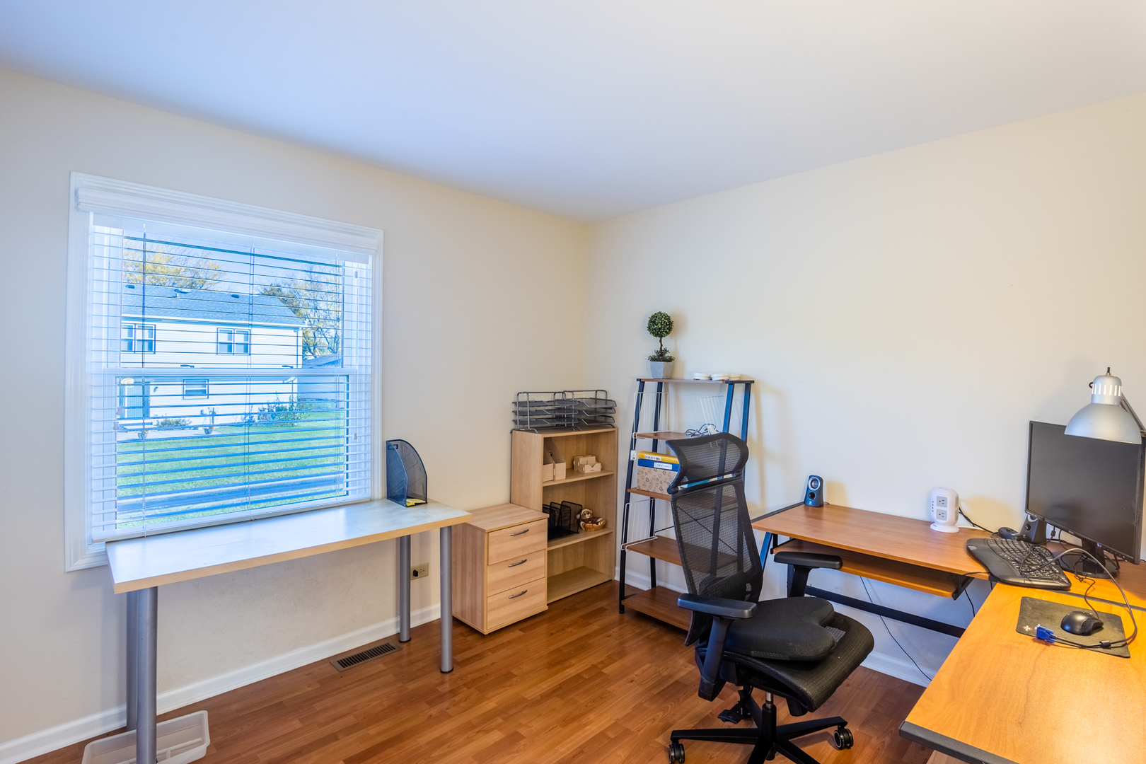 331 E Fox Hill Drive, Buffalo Grove, IL 60089