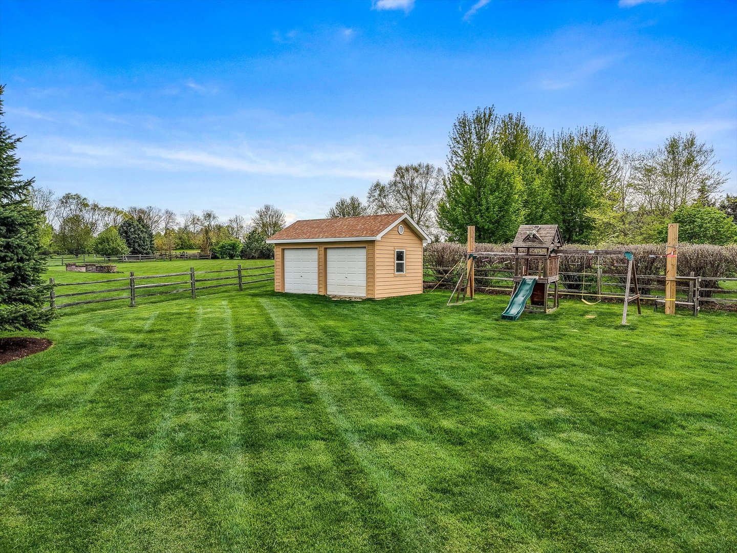 5672 Fields Drive, Yorkville, IL 60560