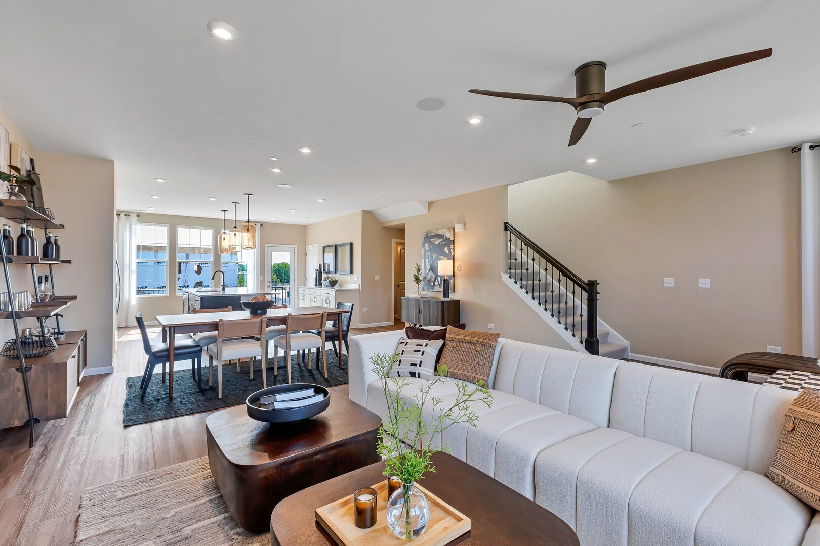 251 Mary Drive #14663, Schaumburg, IL 60193