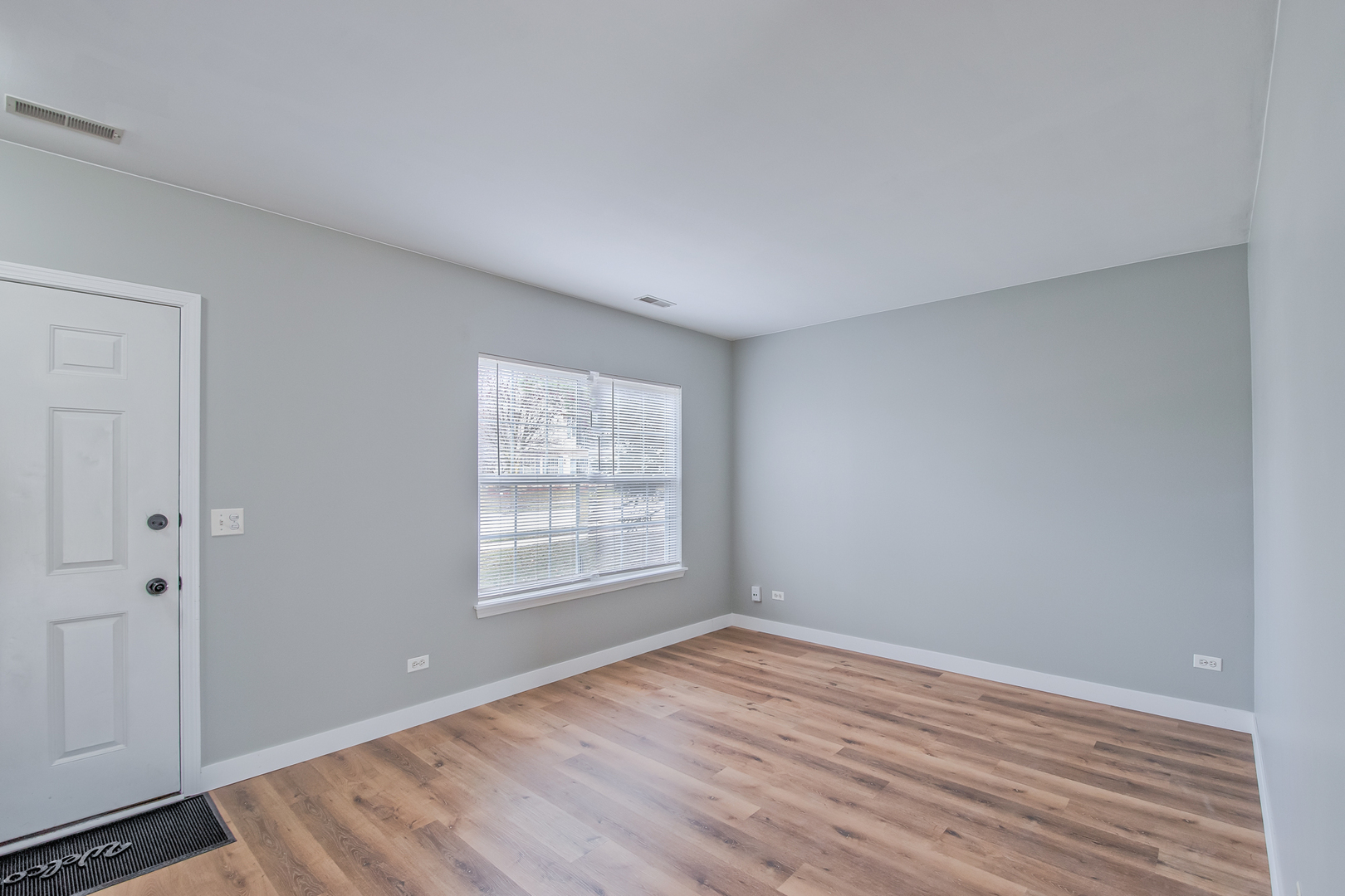 1431 W SPLIT OAK Circle, Round Lake Beach, IL 60073