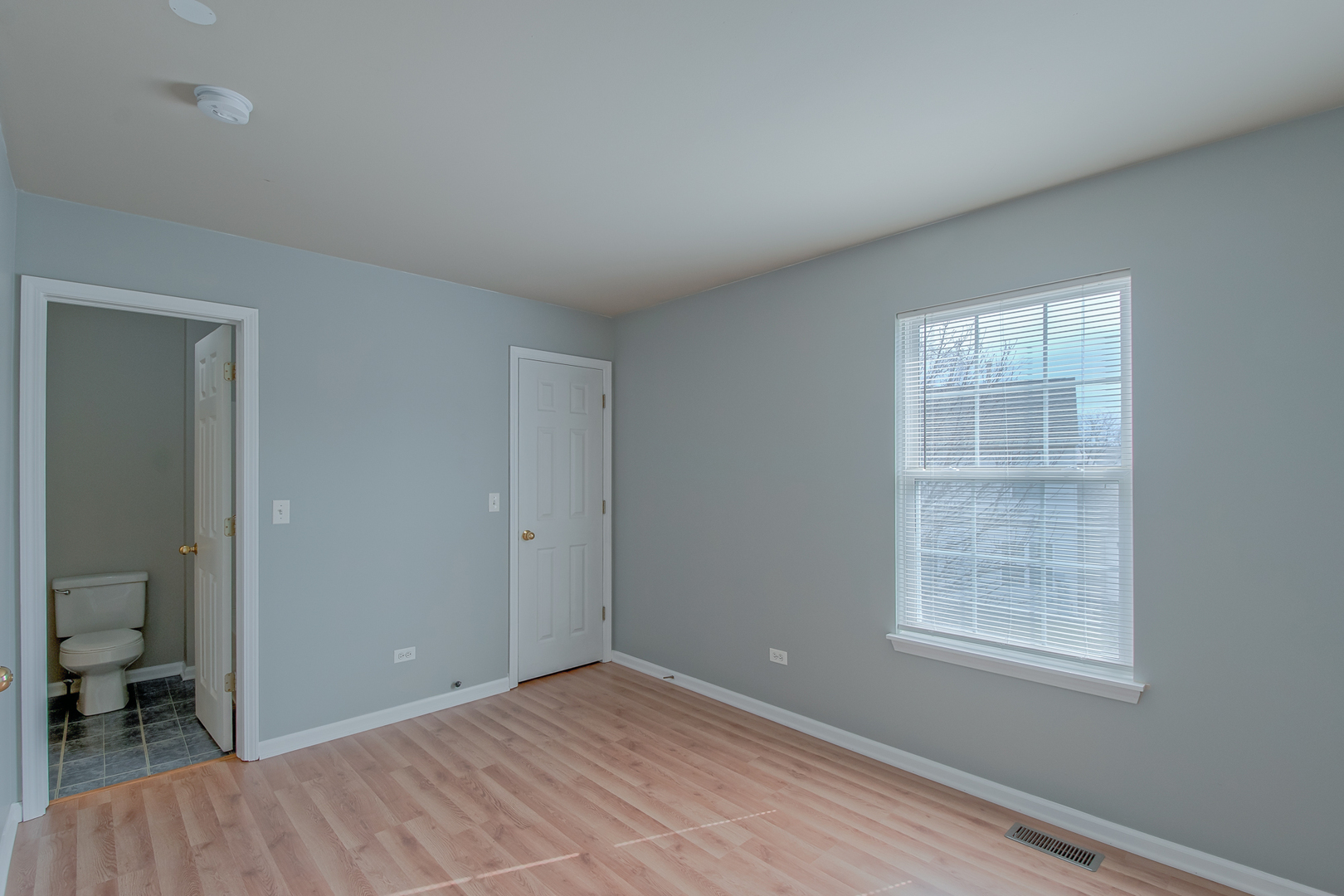 1431 W SPLIT OAK Circle, Round Lake Beach, IL 60073