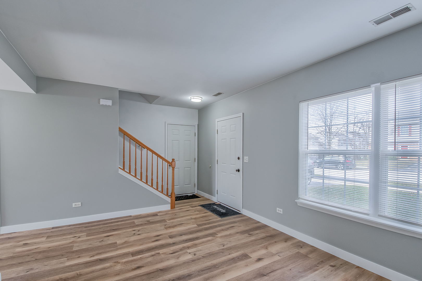 1431 W SPLIT OAK Circle, Round Lake Beach, IL 60073