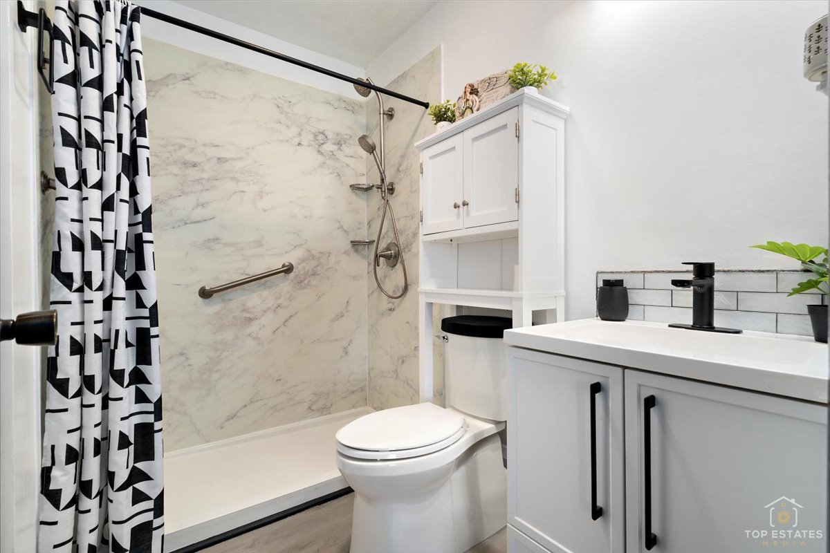 1135 Foxboro Court, Schaumburg, IL 60193