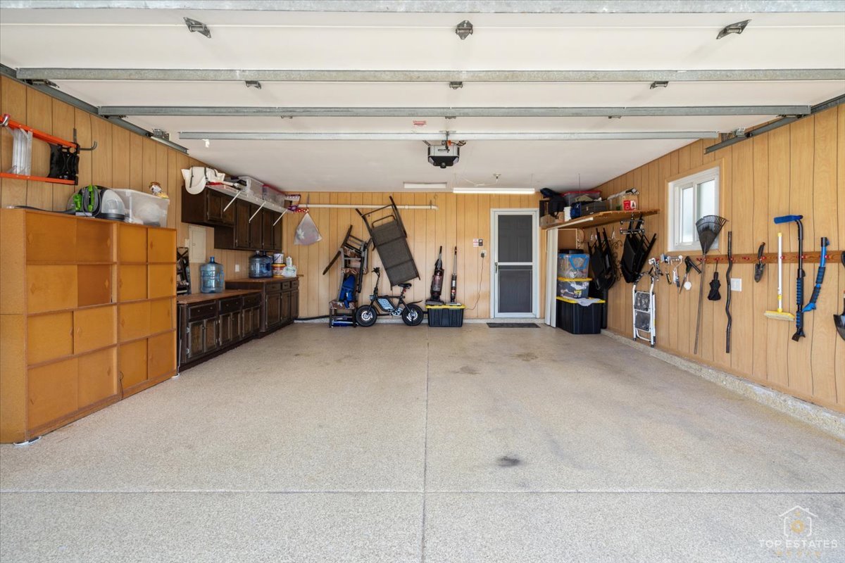 1135 Foxboro Court, Schaumburg, IL 60193