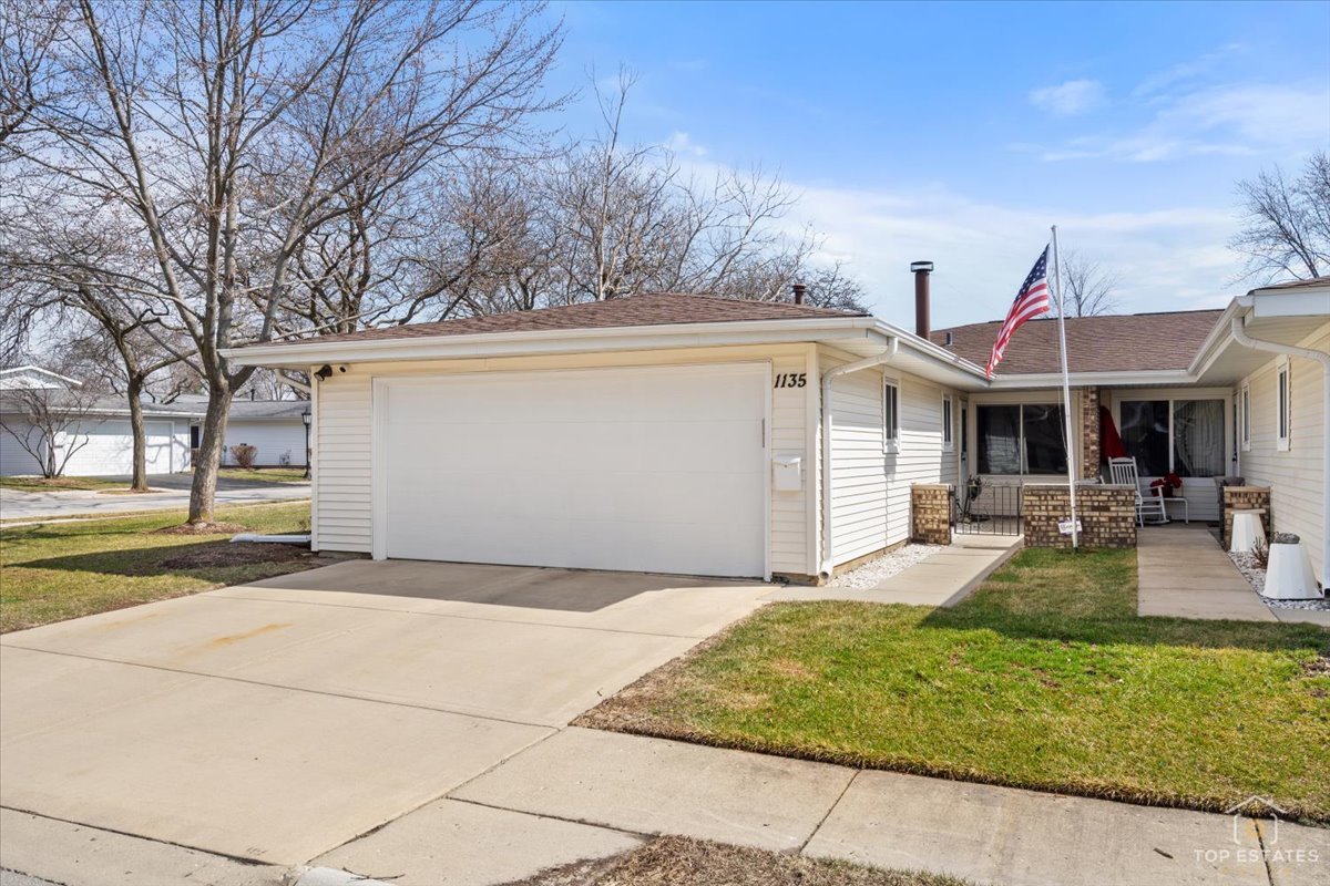1135 Foxboro Court, Schaumburg, IL 60193