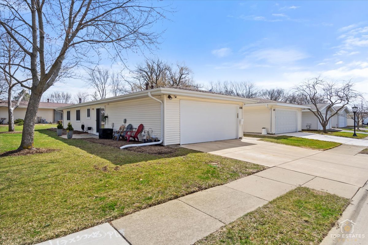 1135 Foxboro Court, Schaumburg, IL 60193