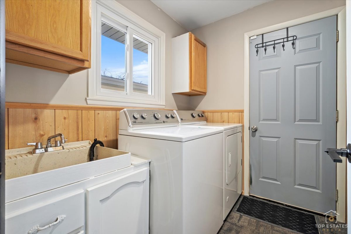 1135 Foxboro Court, Schaumburg, IL 60193