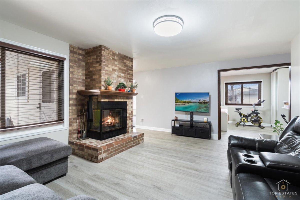 1135 Foxboro Court, Schaumburg, IL 60193