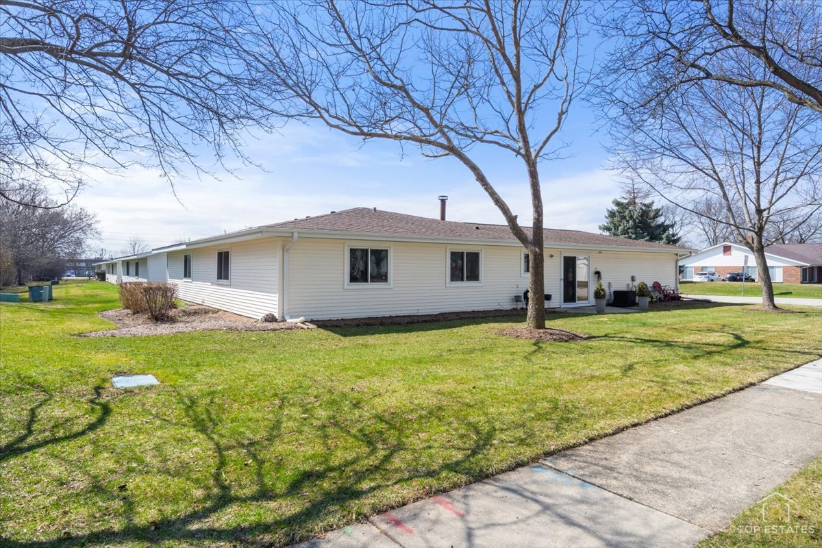 1135 Foxboro Court, Schaumburg, IL 60193