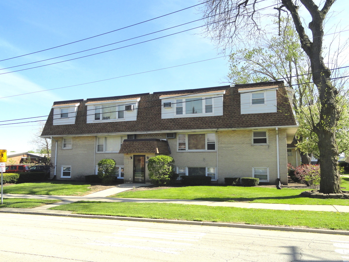 9907 W 58th Street #1, Countryside, IL 60525