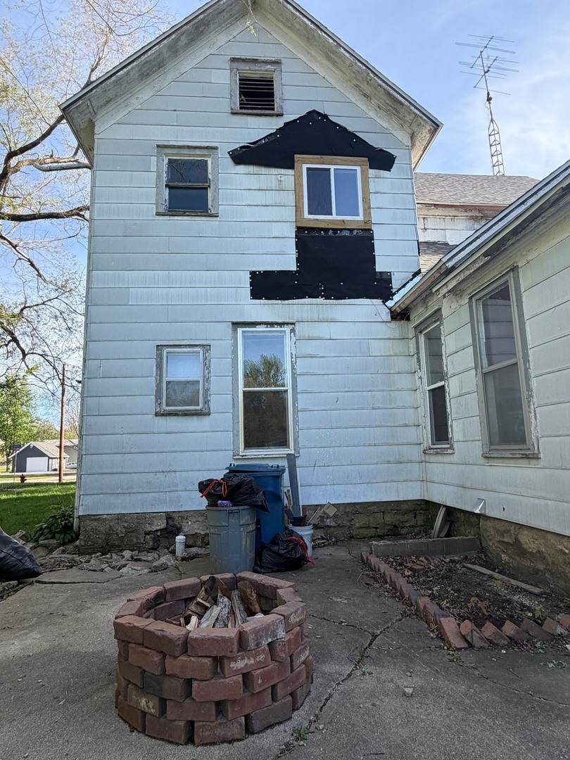 385 E Main Street, Sheldon, IL 60966