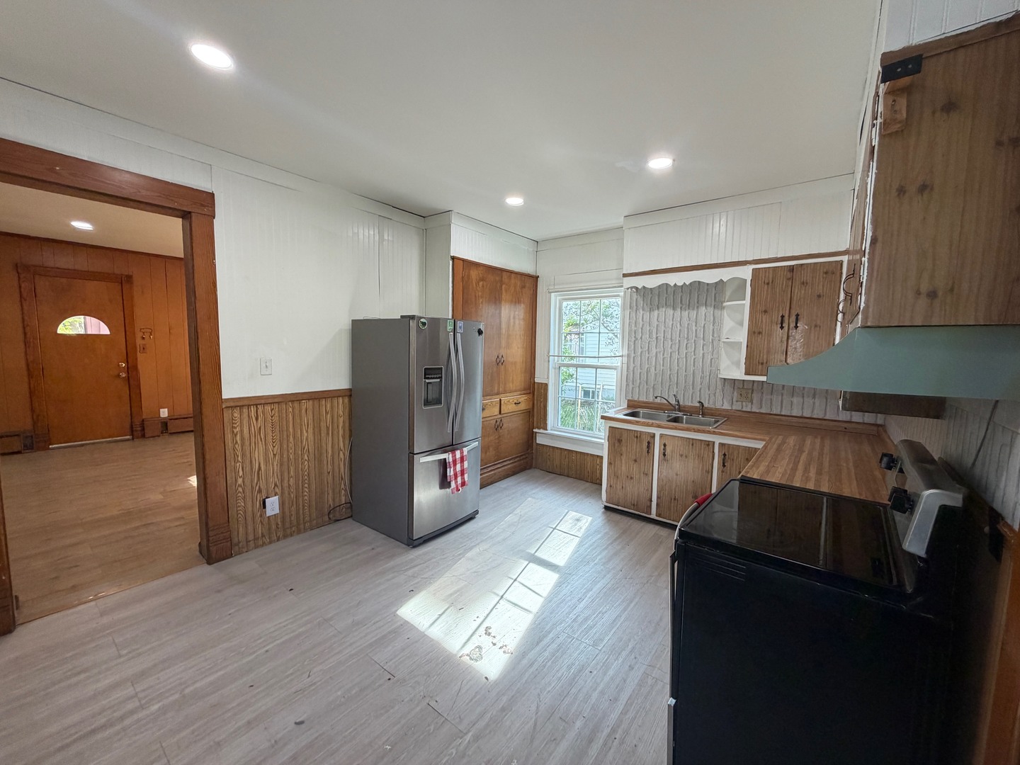 385 E Main Street, Sheldon, IL 60966