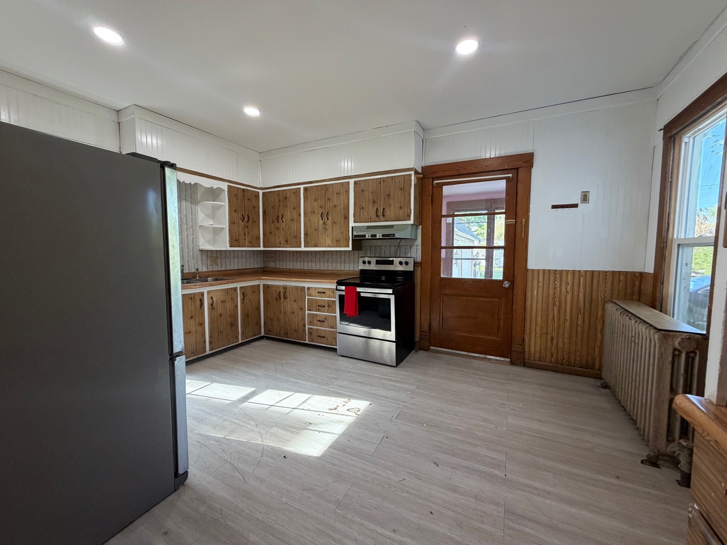 385 E Main Street, Sheldon, IL 60966