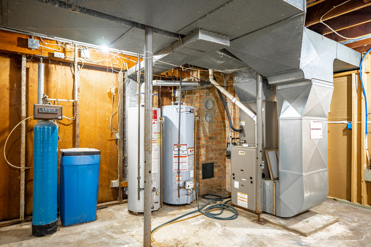 1407 Bolkinwood Drive, Freeport, IL 61032