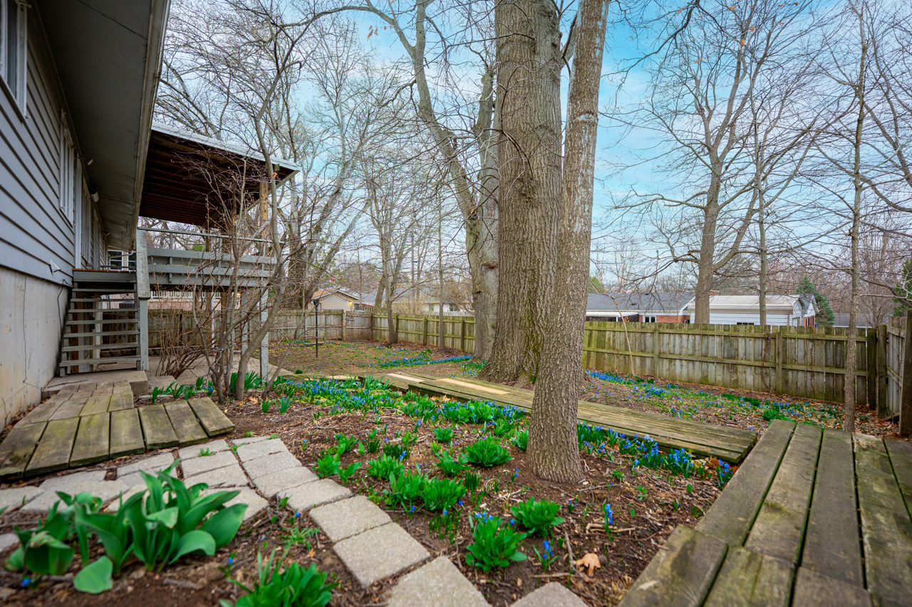 1407 Bolkinwood Drive, Freeport, IL 61032