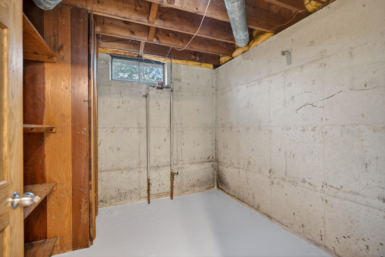 1407 Bolkinwood Drive, Freeport, IL 61032