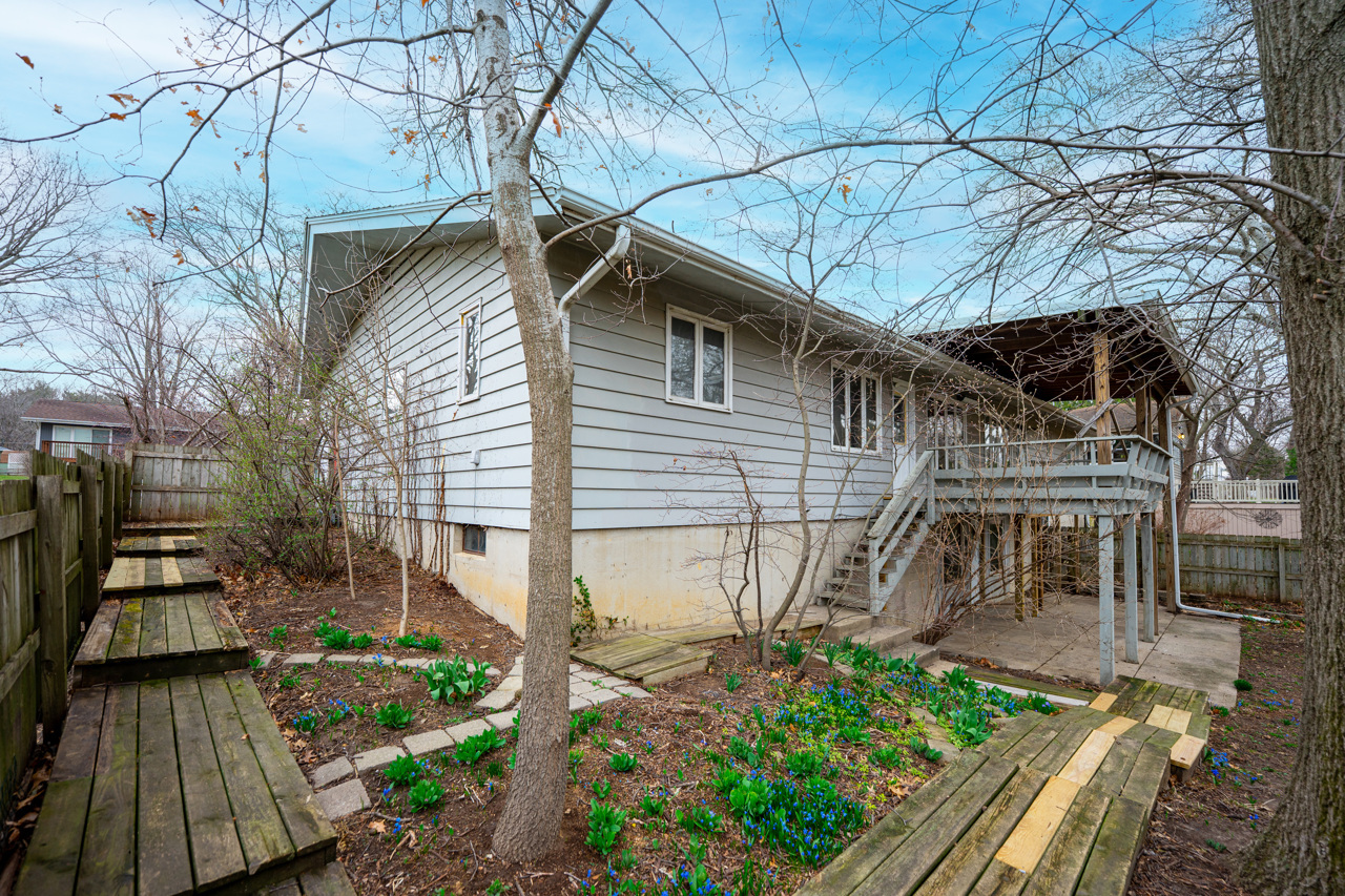 1407 Bolkinwood Drive, Freeport, IL 61032