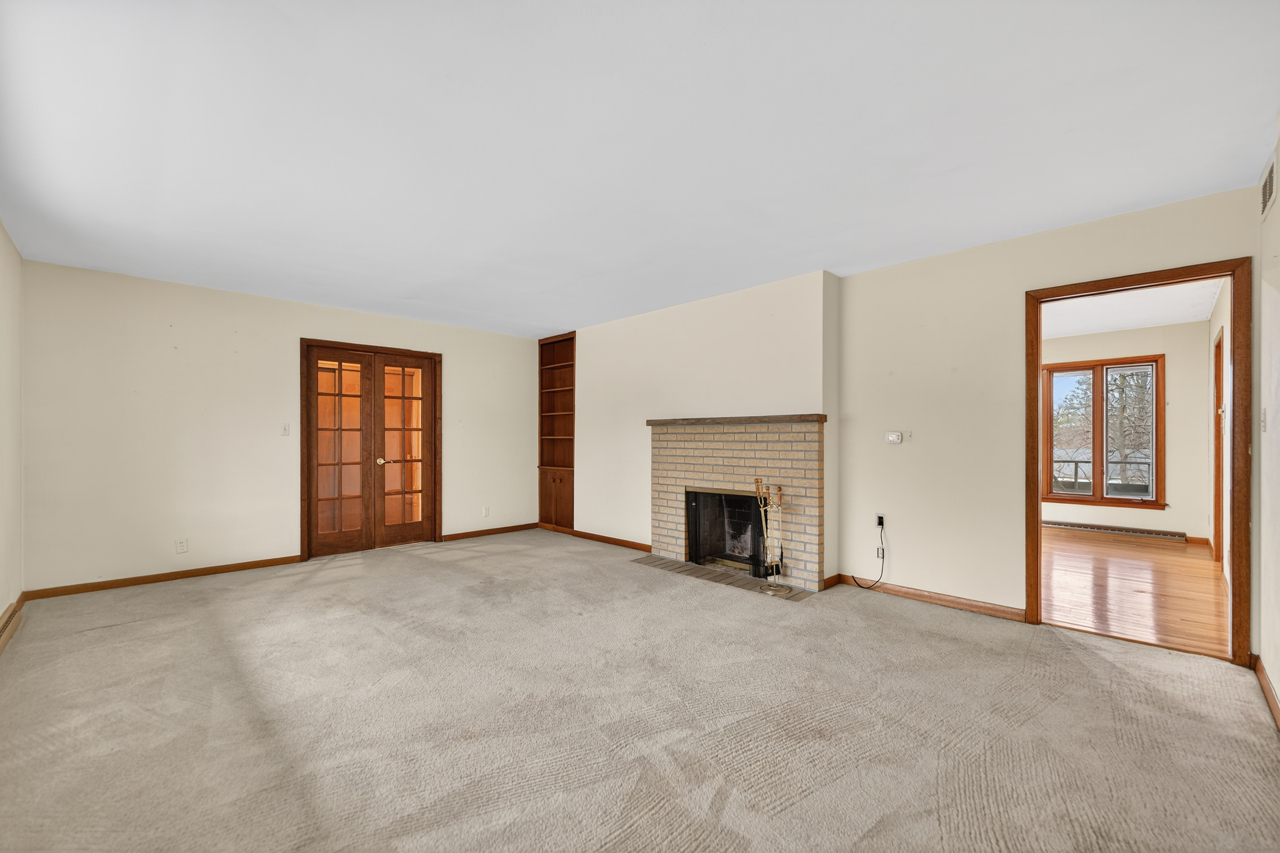 1407 Bolkinwood Drive, Freeport, IL 61032