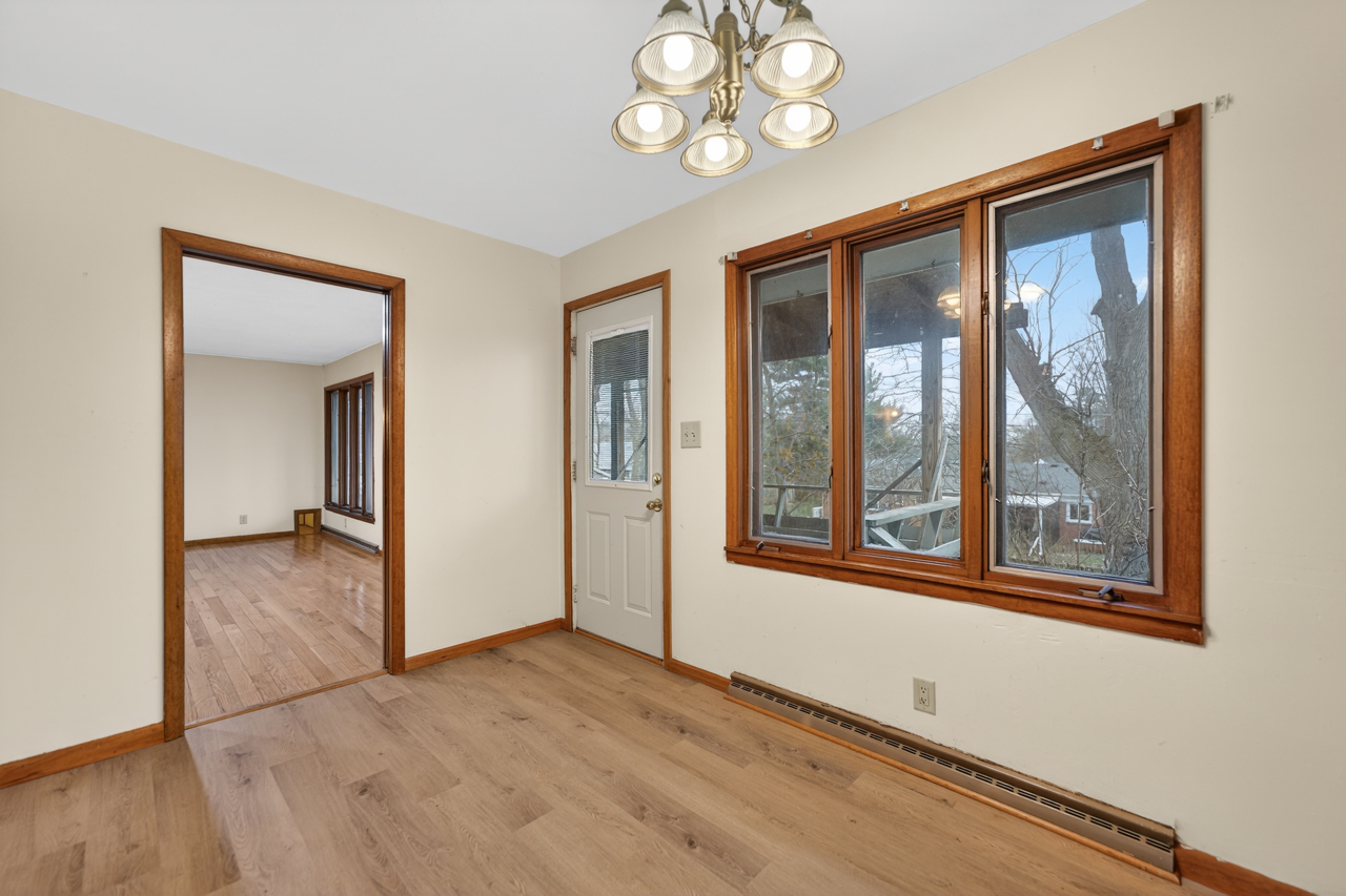 1407 Bolkinwood Drive, Freeport, IL 61032