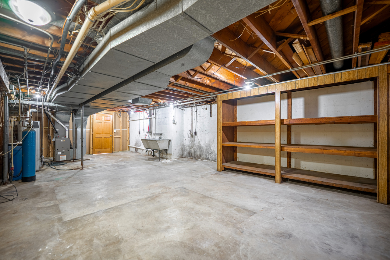 1407 Bolkinwood Drive, Freeport, IL 61032