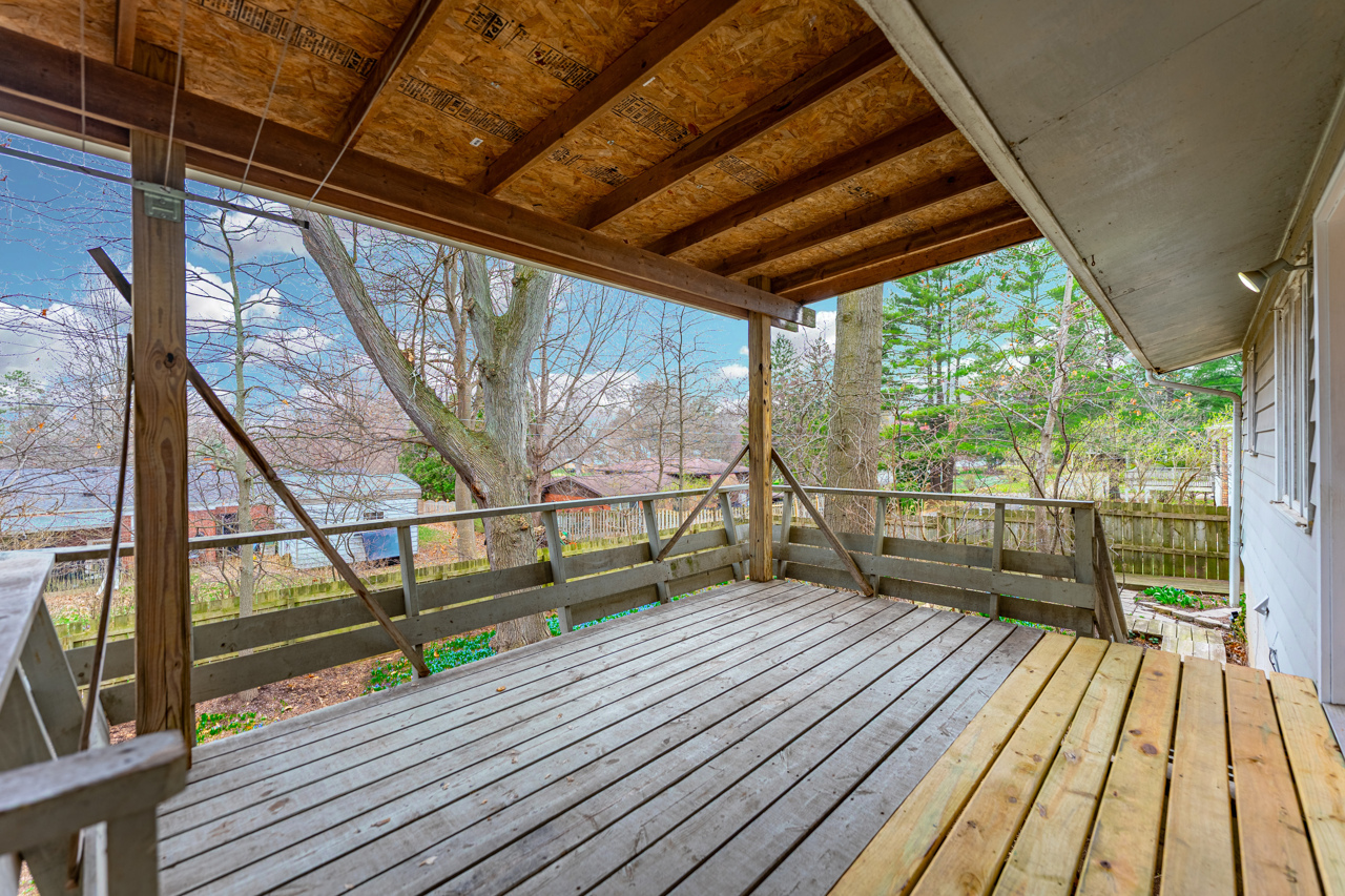 1407 Bolkinwood Drive, Freeport, IL 61032