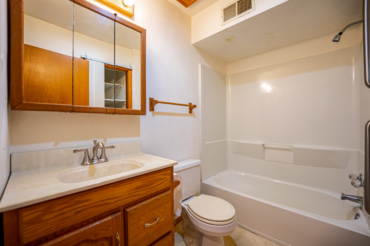 1407 Bolkinwood Drive, Freeport, IL 61032