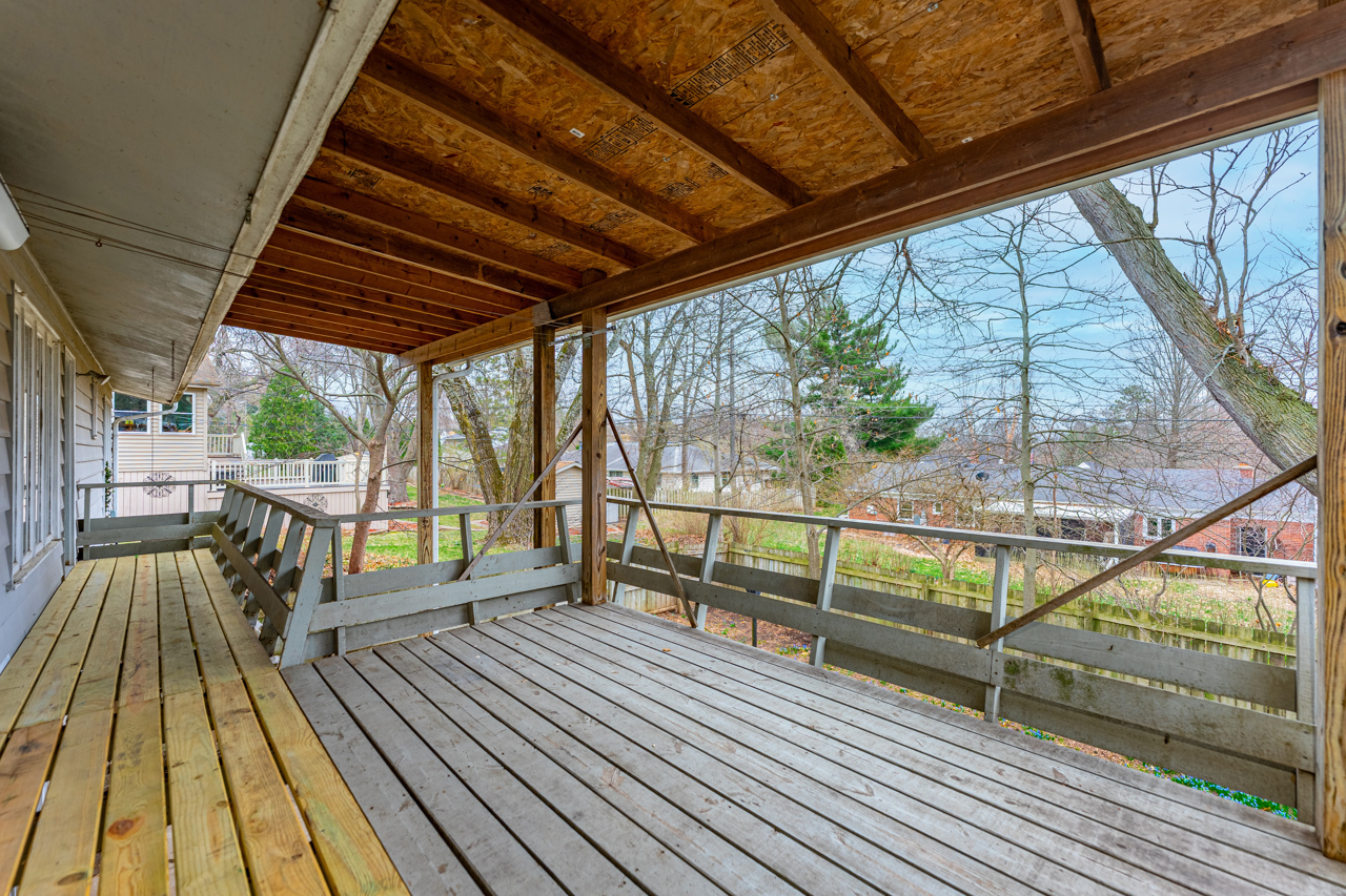 1407 Bolkinwood Drive, Freeport, IL 61032