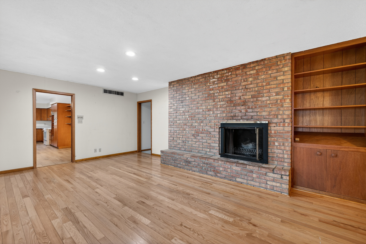 1407 Bolkinwood Drive, Freeport, IL 61032