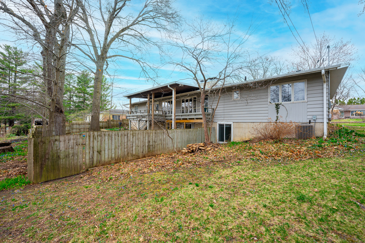 1407 Bolkinwood Drive, Freeport, IL 61032