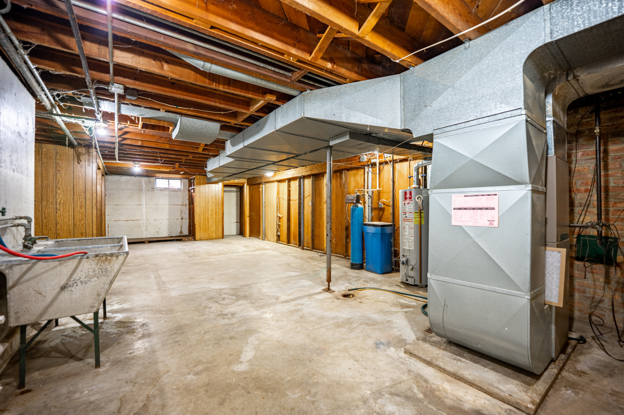 1407 Bolkinwood Drive, Freeport, IL 61032