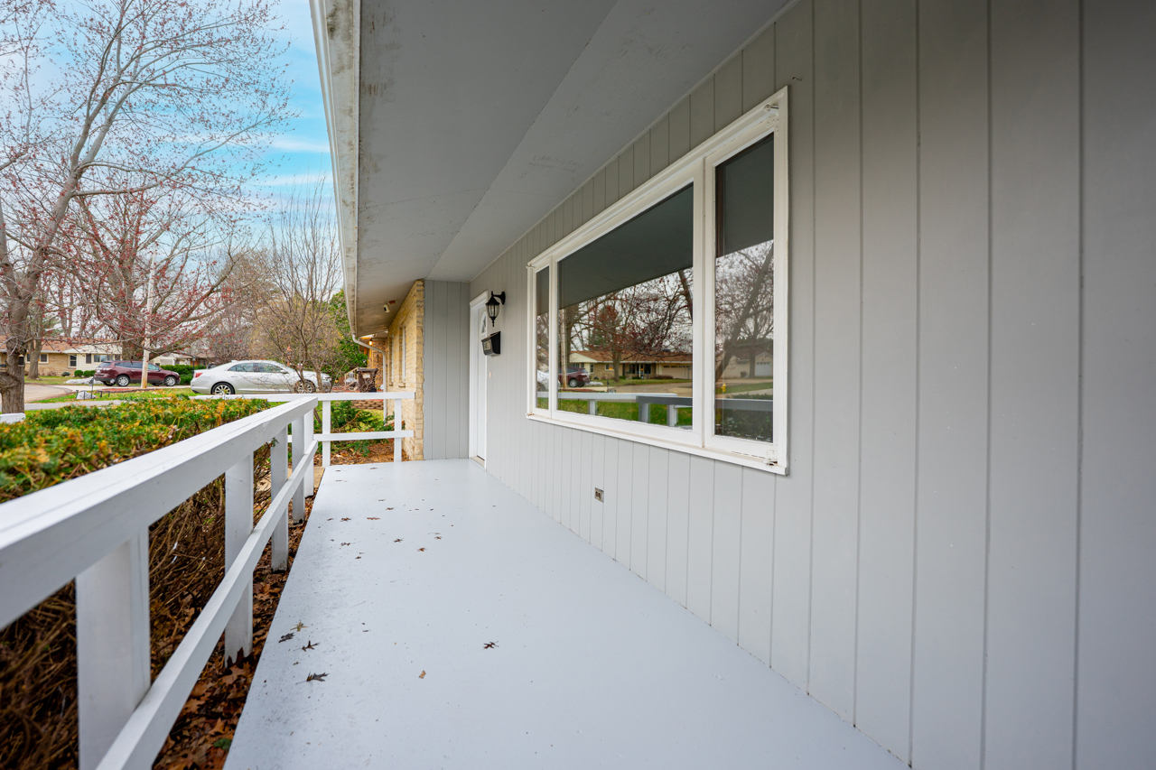 1407 Bolkinwood Drive, Freeport, IL 61032