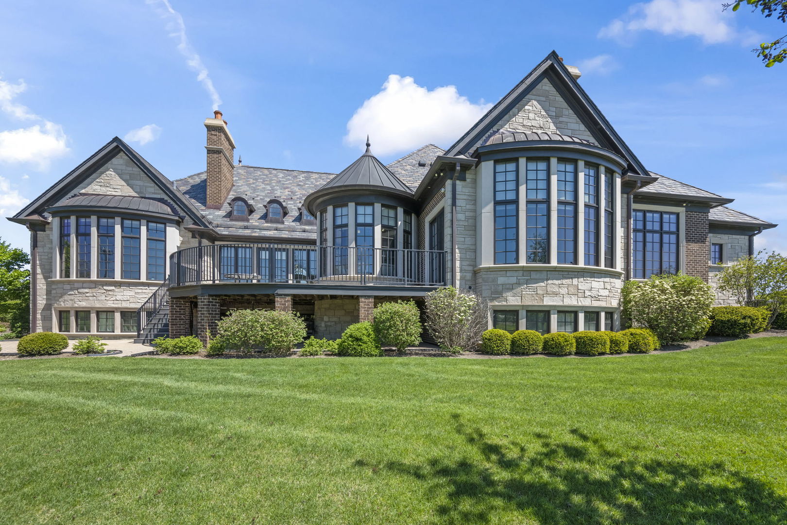 23 Enclave Court, South Barrington, IL 60010