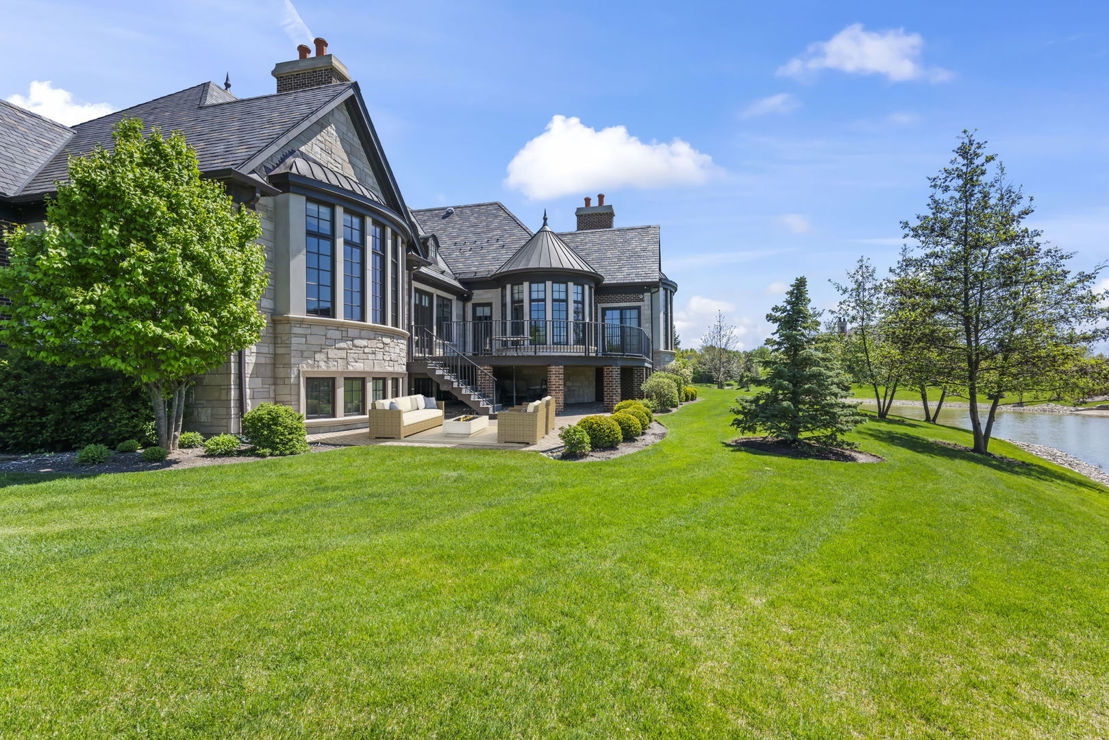 23 Enclave Court, South Barrington, IL 60010