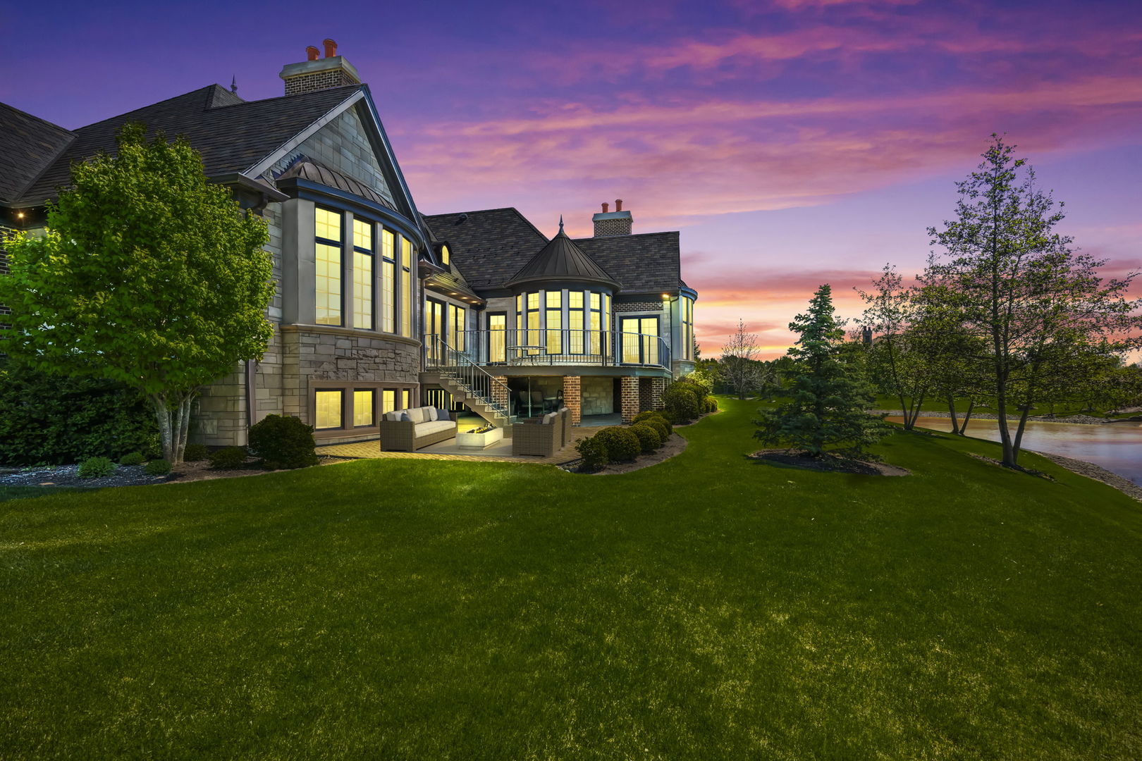 23 Enclave Court, South Barrington, IL 60010