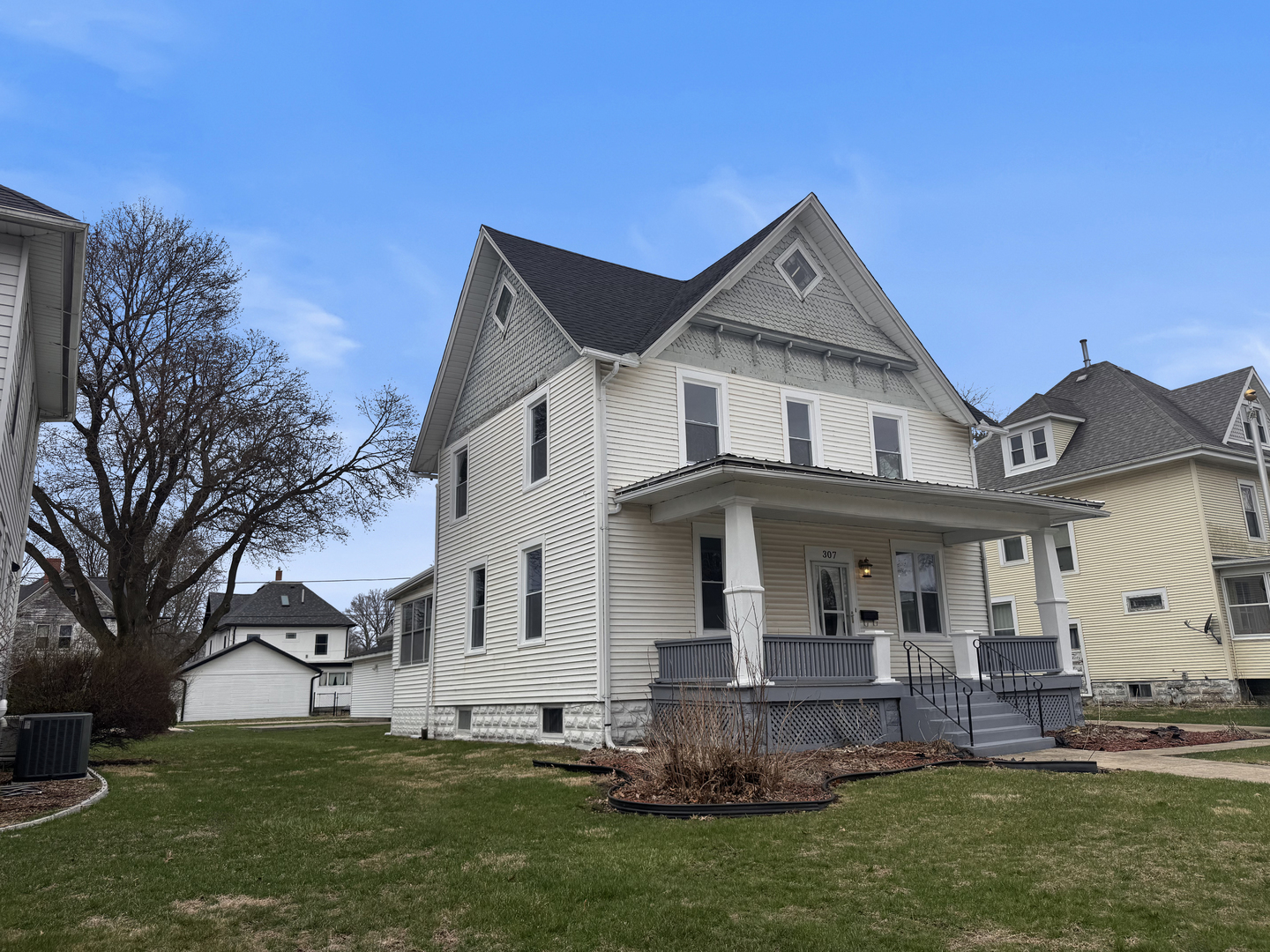 307 W 11th Street, Sterling, IL 61081