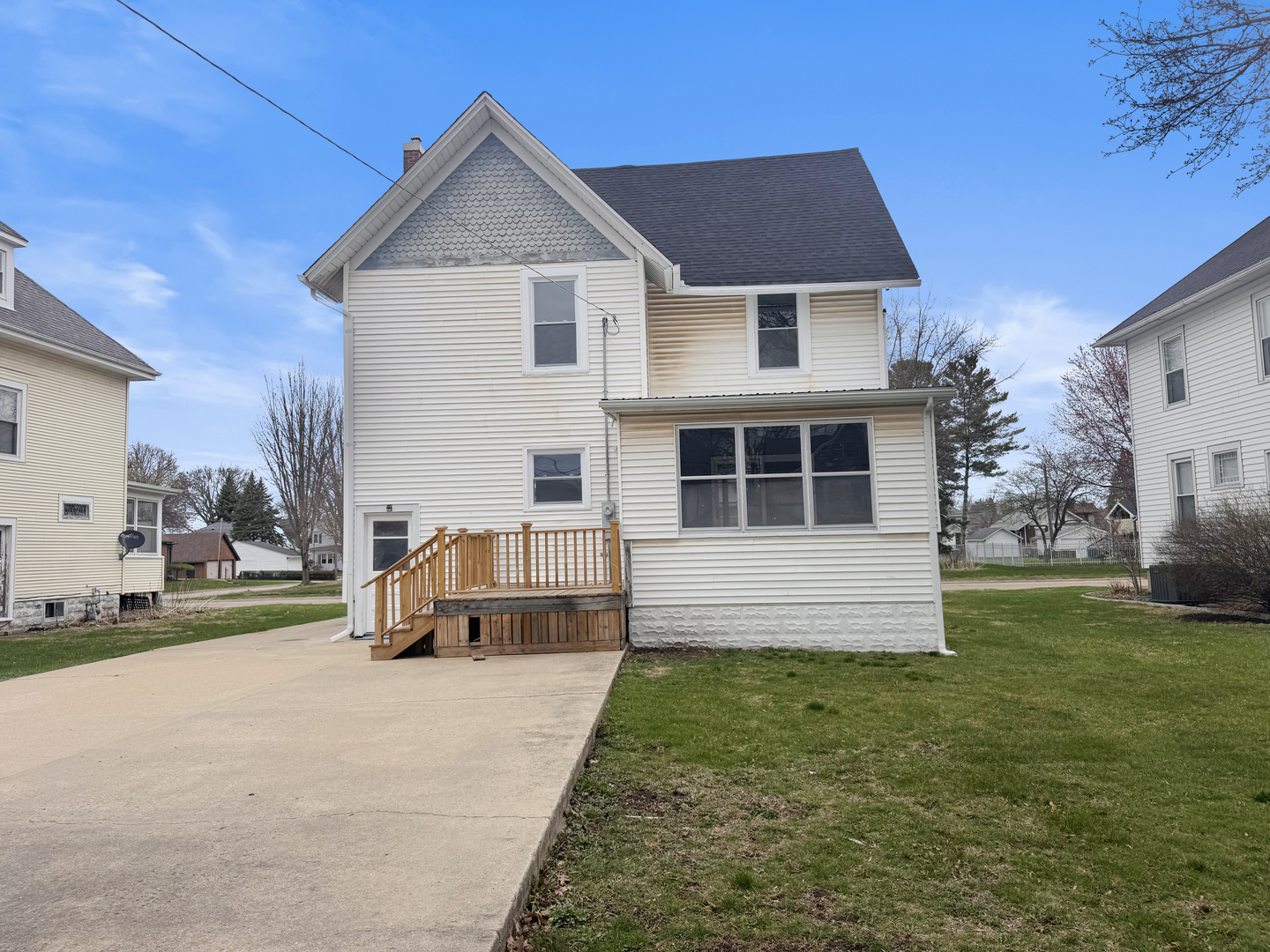 307 W 11th Street, Sterling, IL 61081