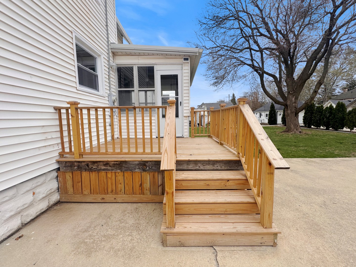 307 W 11th Street, Sterling, IL 61081