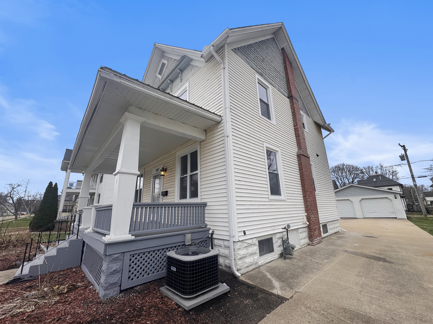 307 W 11th Street, Sterling, IL 61081