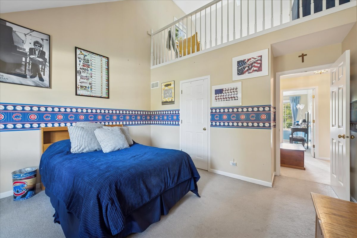 15 Mulberry Drive, Hawthorn Woods, IL 60047