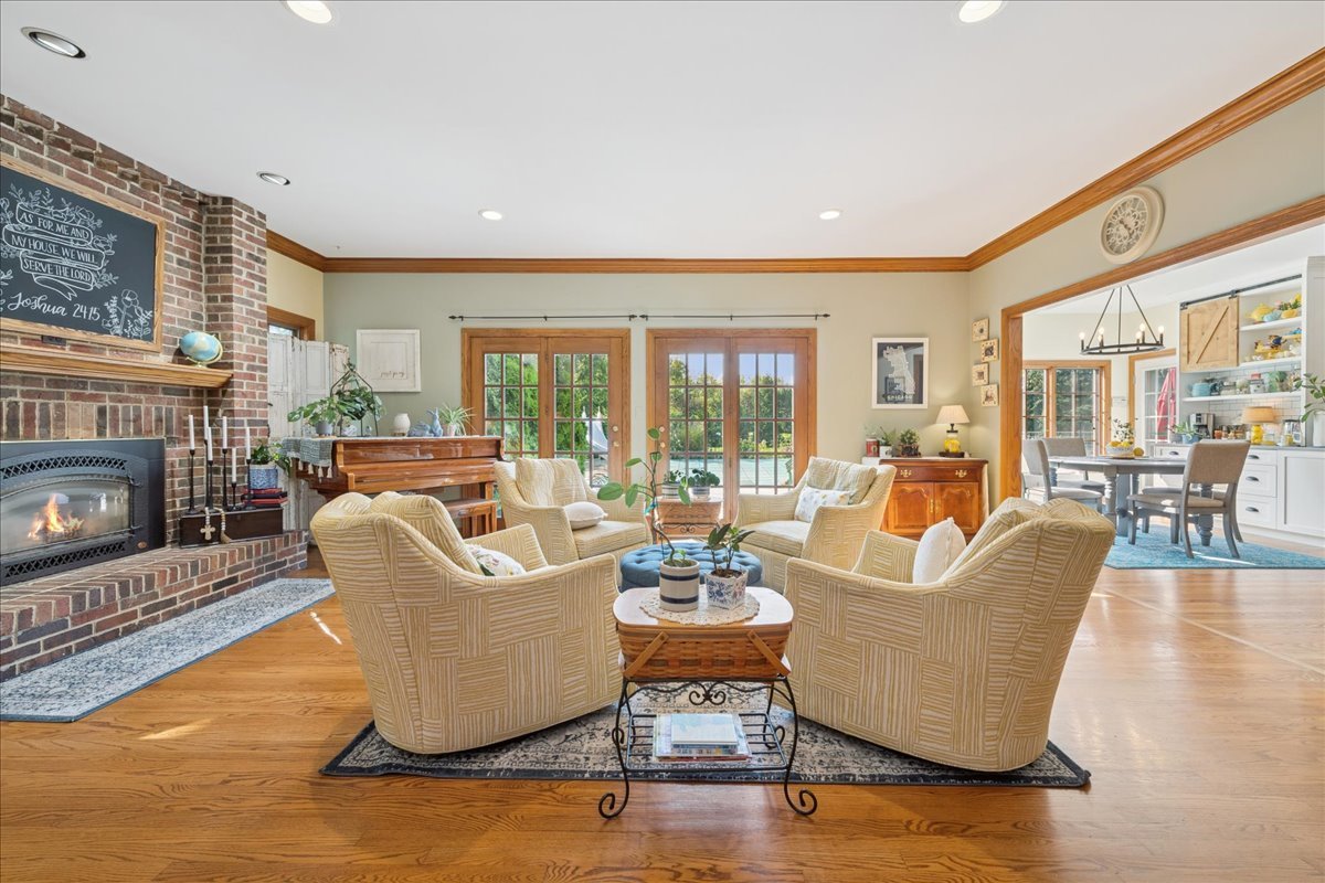 15 Mulberry Drive, Hawthorn Woods, IL 60047