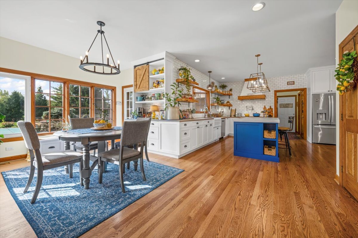 15 Mulberry Drive, Hawthorn Woods, IL 60047