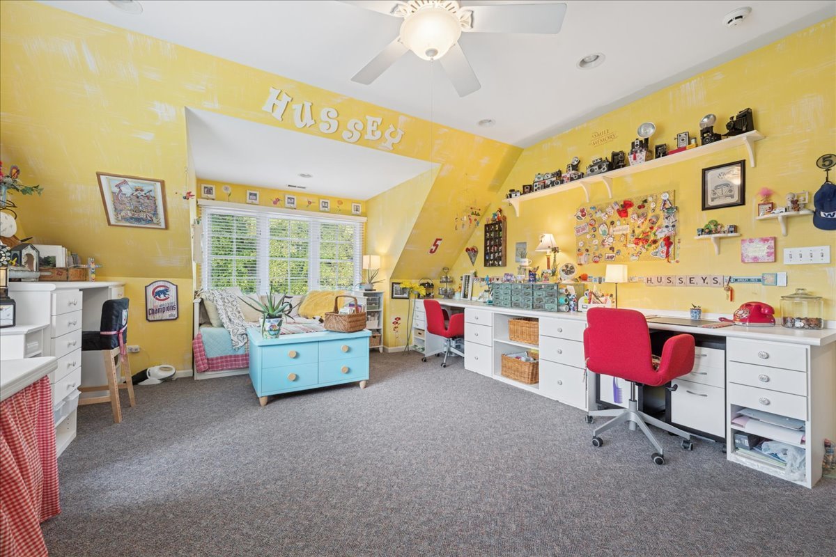 15 Mulberry Drive, Hawthorn Woods, IL 60047